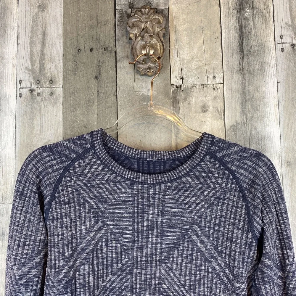 Lululemon Rest Less Pullover in Heathered Cadet Blue Size 10.